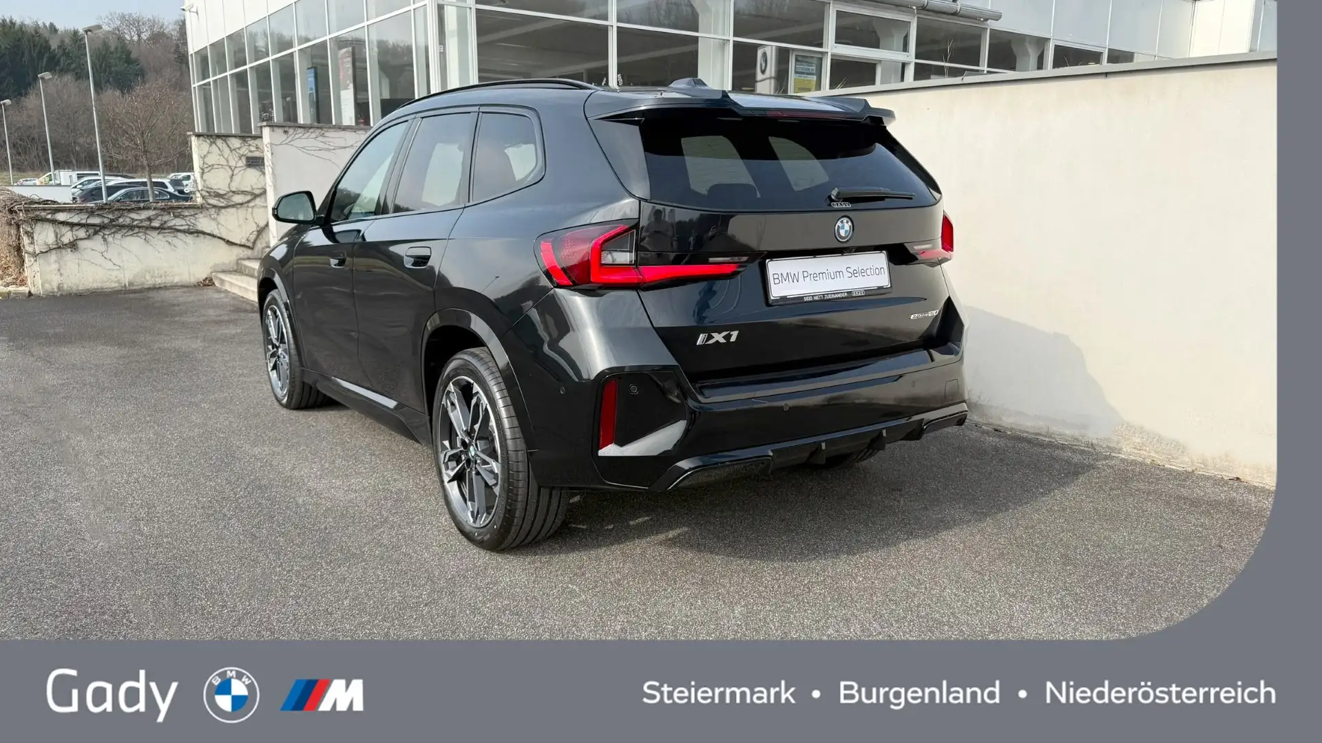 BMW iX1 eDrive20 Schwarz - 2