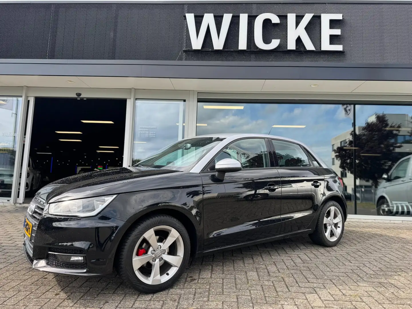 Audi A1 Sportback 1.0 TFSI Design Pro Line Plus Navigatie Zwart - 1