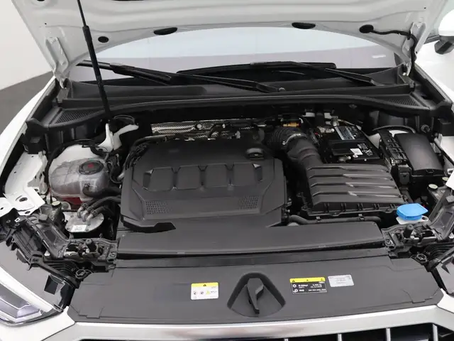 Audi Q3 view 8