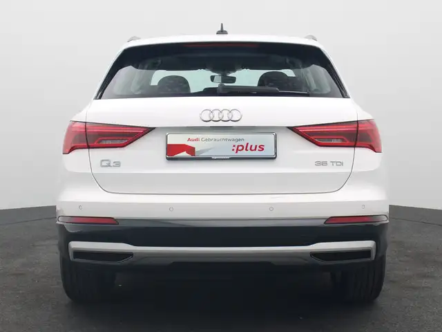 Audi Q3 view 6