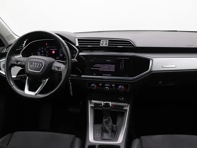 Audi Q3 view 13