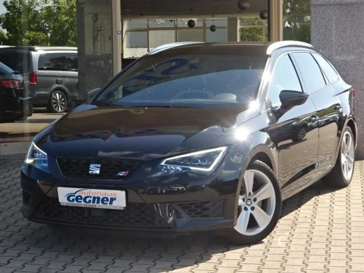 SEAT Leon ST Cupra 290 DSG Navi Wipa Kamera ACC Schwarz - 2