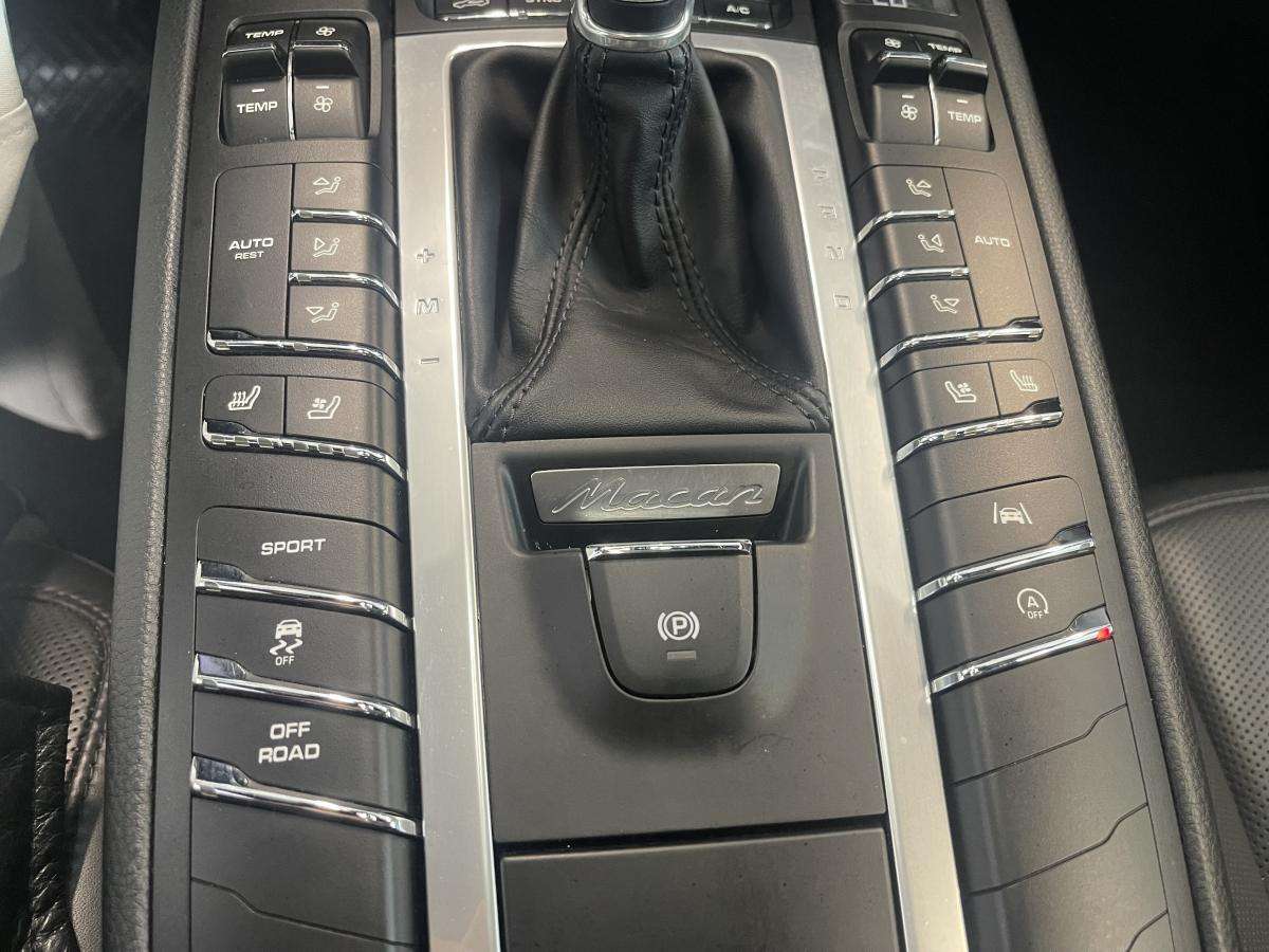 2021 Porsche Macan AWD thumb 20