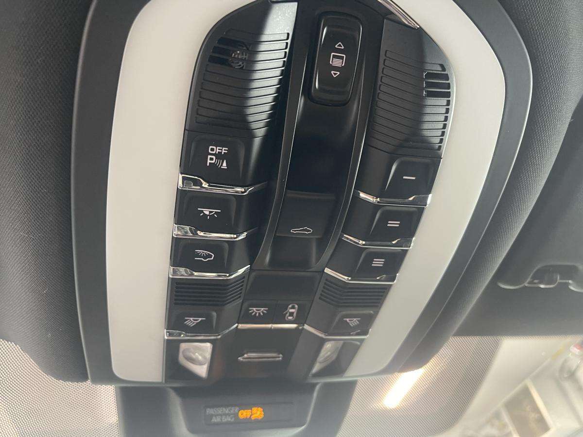 2021 Porsche Macan AWD thumb 19