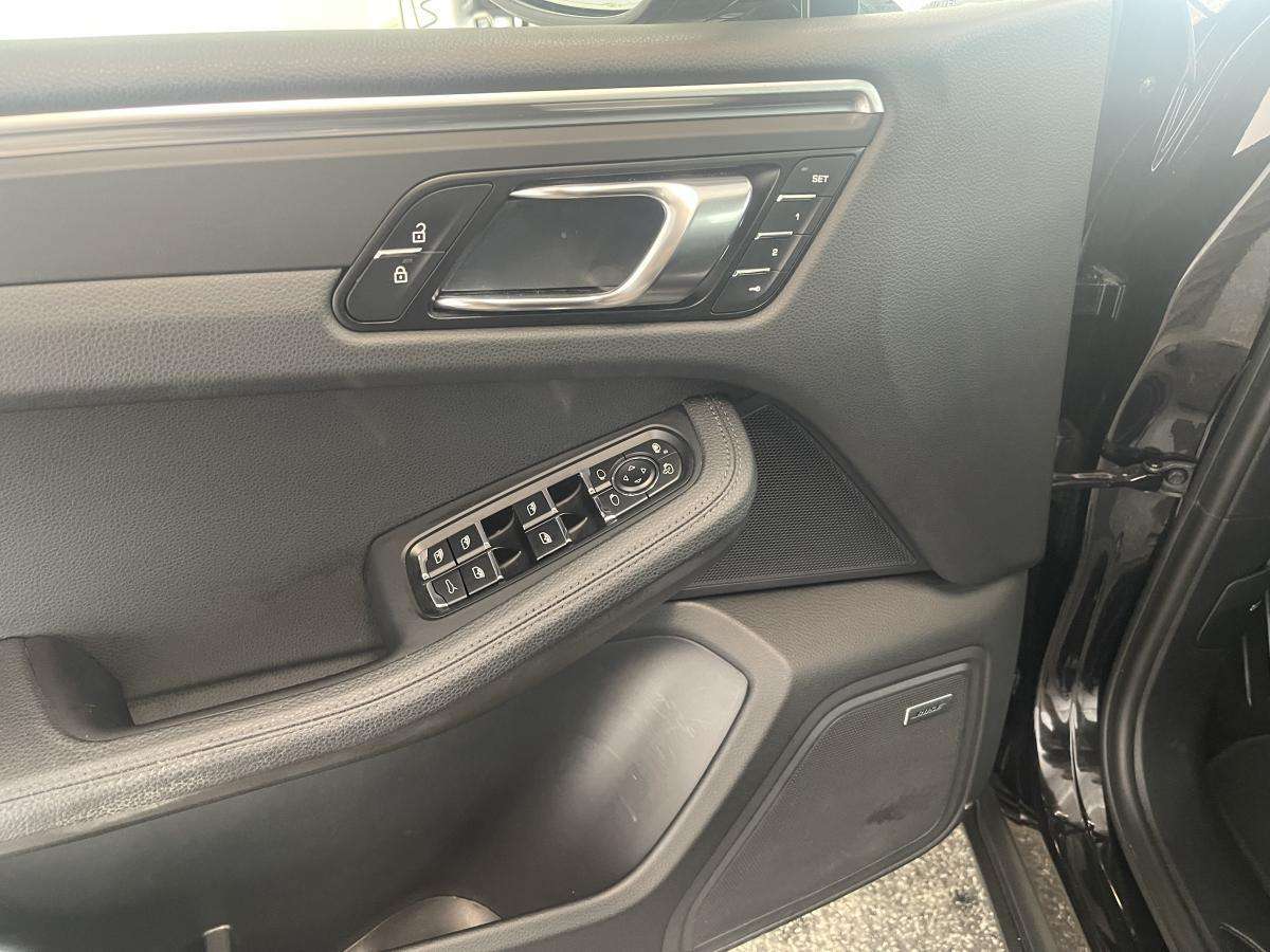 2021 Porsche Macan AWD thumb 7