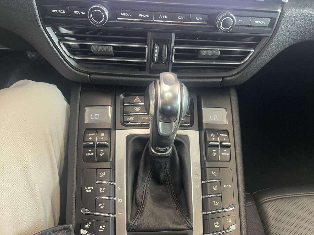 2021 Porsche Macan AWD thumb 21