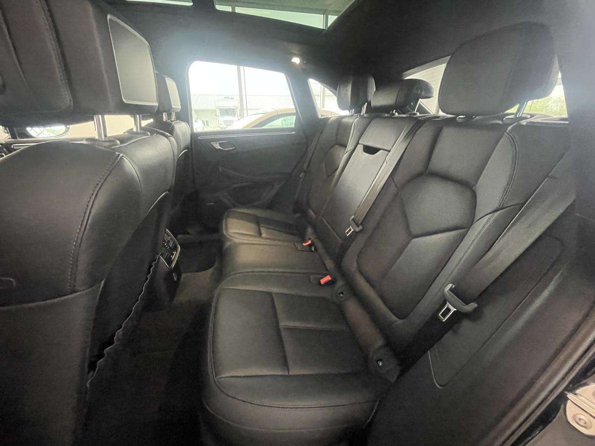 2021 Porsche Macan AWD thumb 11