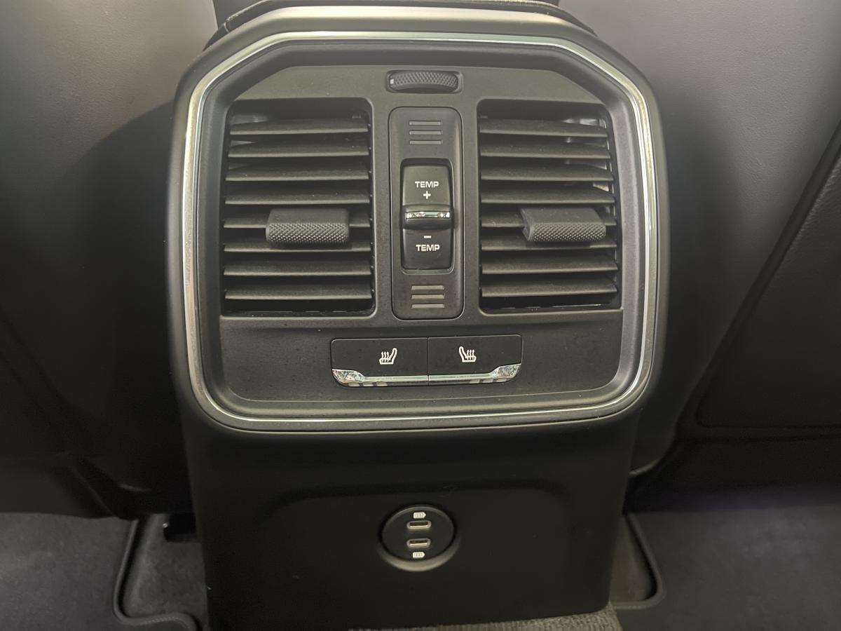 2021 Porsche Macan AWD thumb 10