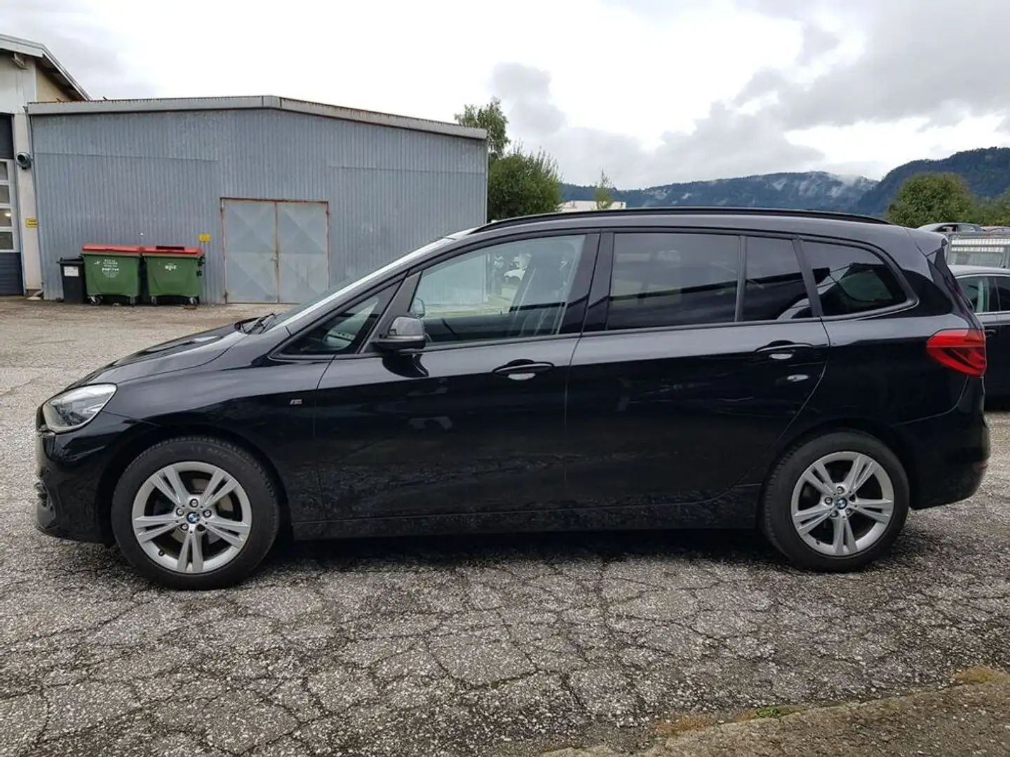 BMW 216 i Sport Line GT // LED / Navi / PDC // Schwarz - 2