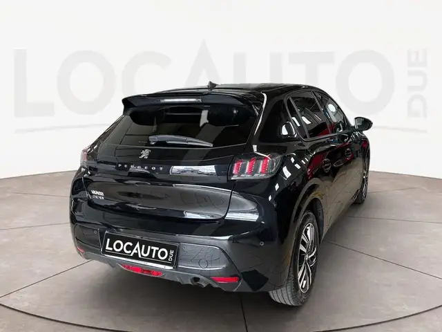 Peugeot 208 view 4