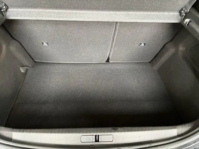 Peugeot 208 view 9