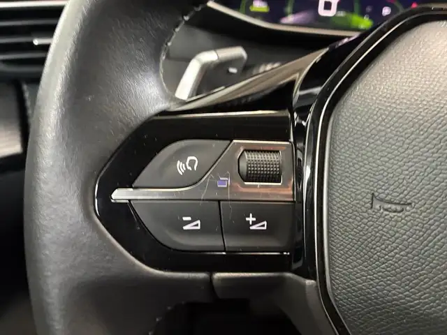 Peugeot 208 view 13