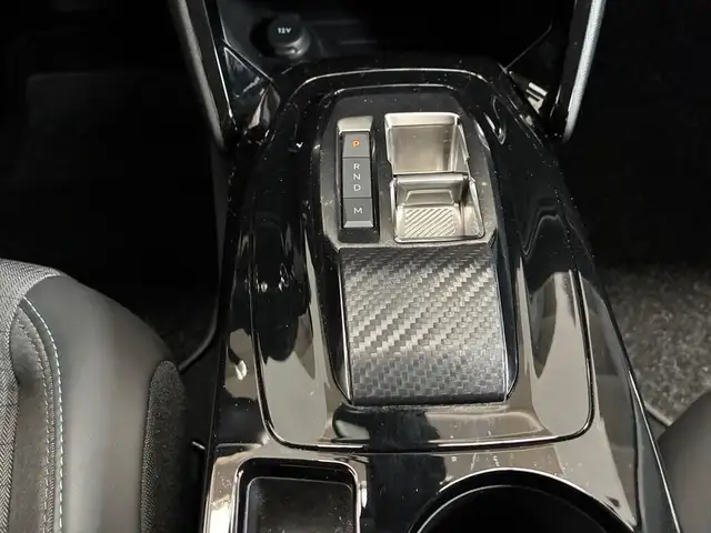 Peugeot 208 view 12