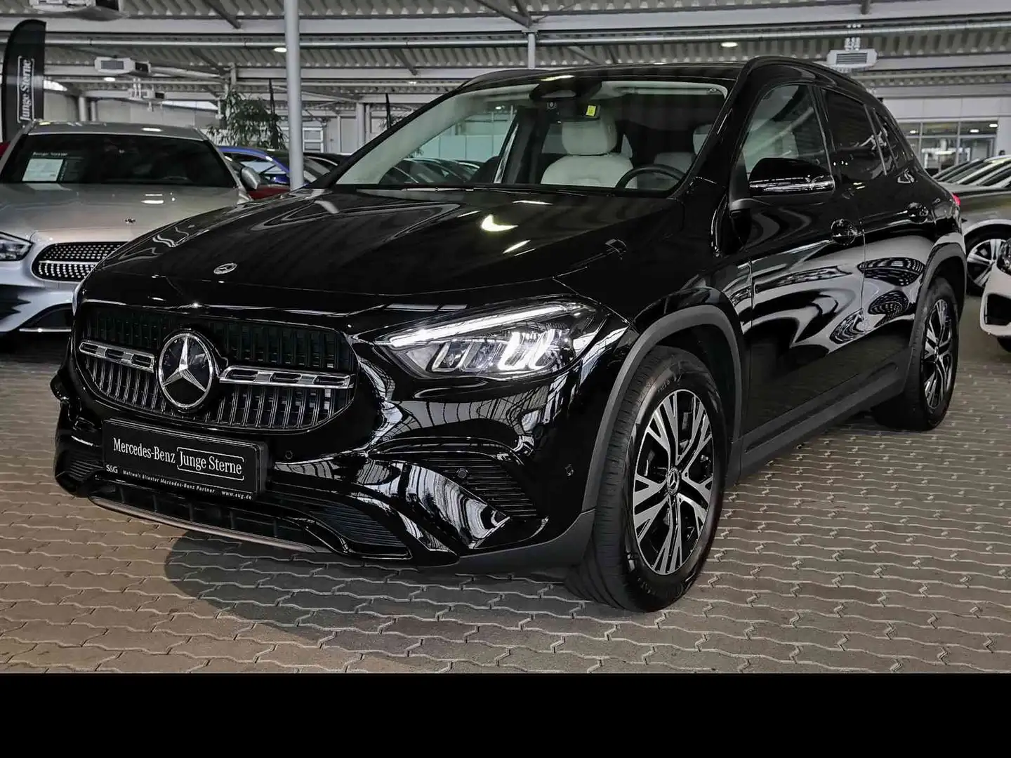 Mercedes-Benz GLA 180 KAMERA+MEMORY+SPURHALTE+NIGHT PAKET+18" Noir - 1