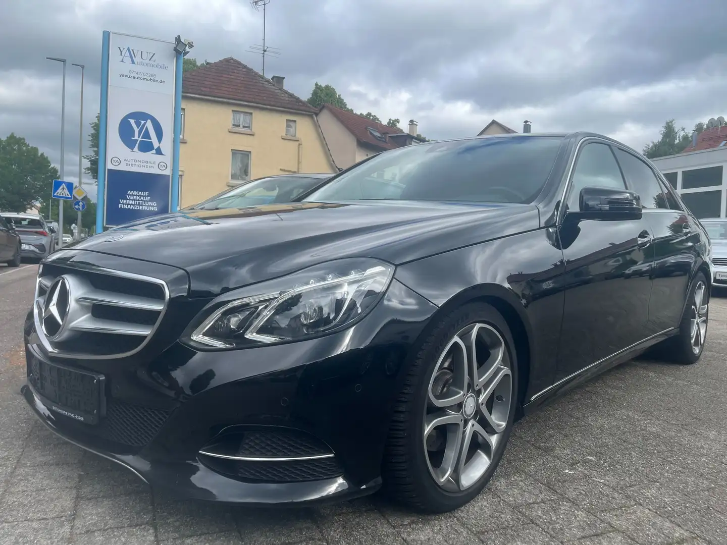 Mercedes-Benz E 220 E 220 BlueTec (212.001) Noir - 1