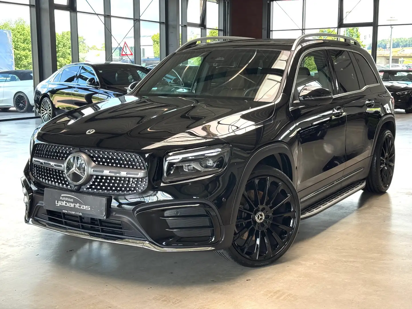 Mercedes-Benz GLB 220 D 4M AMG Pano 7-Sitzer DISTRONIC Pro AHK 360°-K He Negro - 1