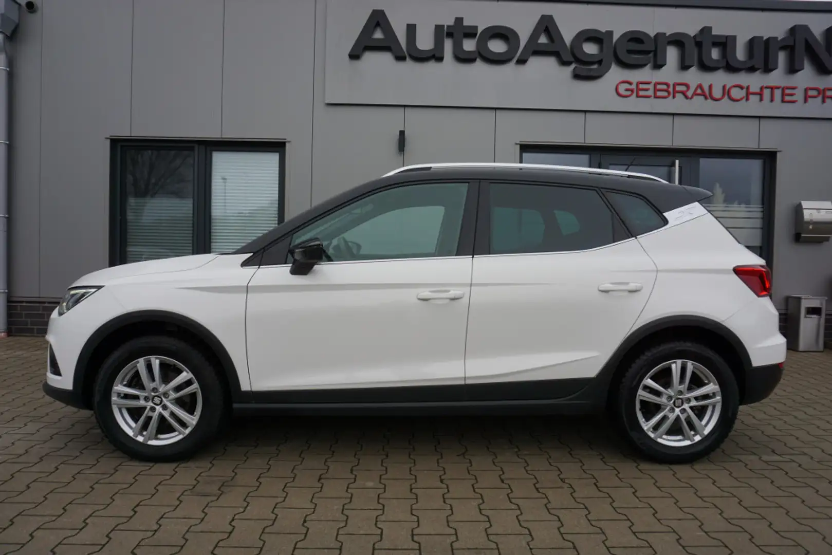 SEAT Arona FR 1,0l TSI+NAVI+LED+TEMP+KLIMA Bílá - 2
