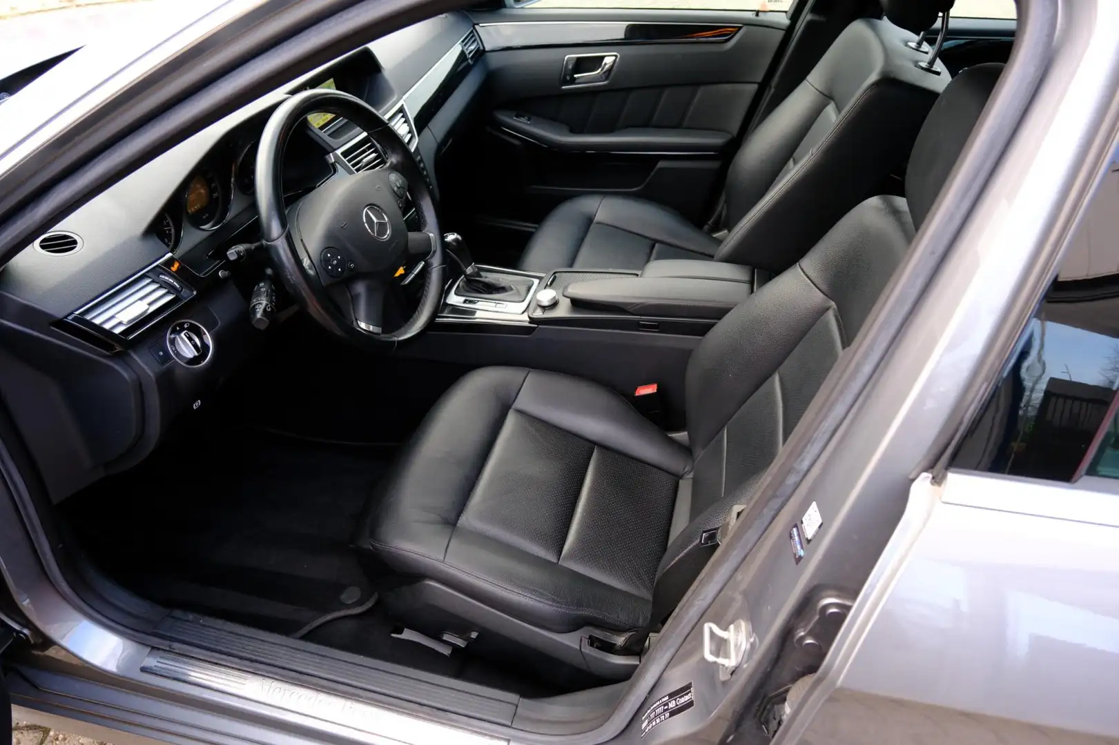 Mercedes-Benz E 200 Estate CGI Business Class Avantgarde Aut. Xenon|Le Gris - 2