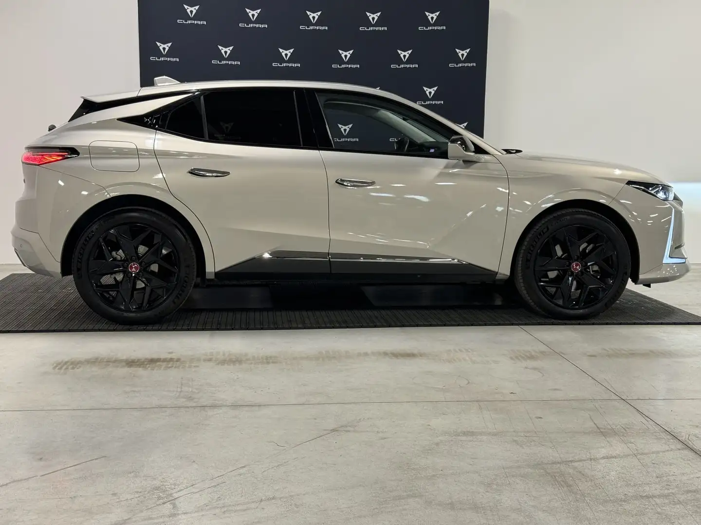 DS Automobiles DS 4 DS 4 PureTech 180 aut. Performace Line+ Bej - 2
