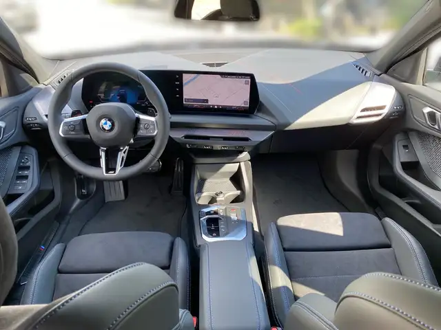 BMW 1 Series view 10