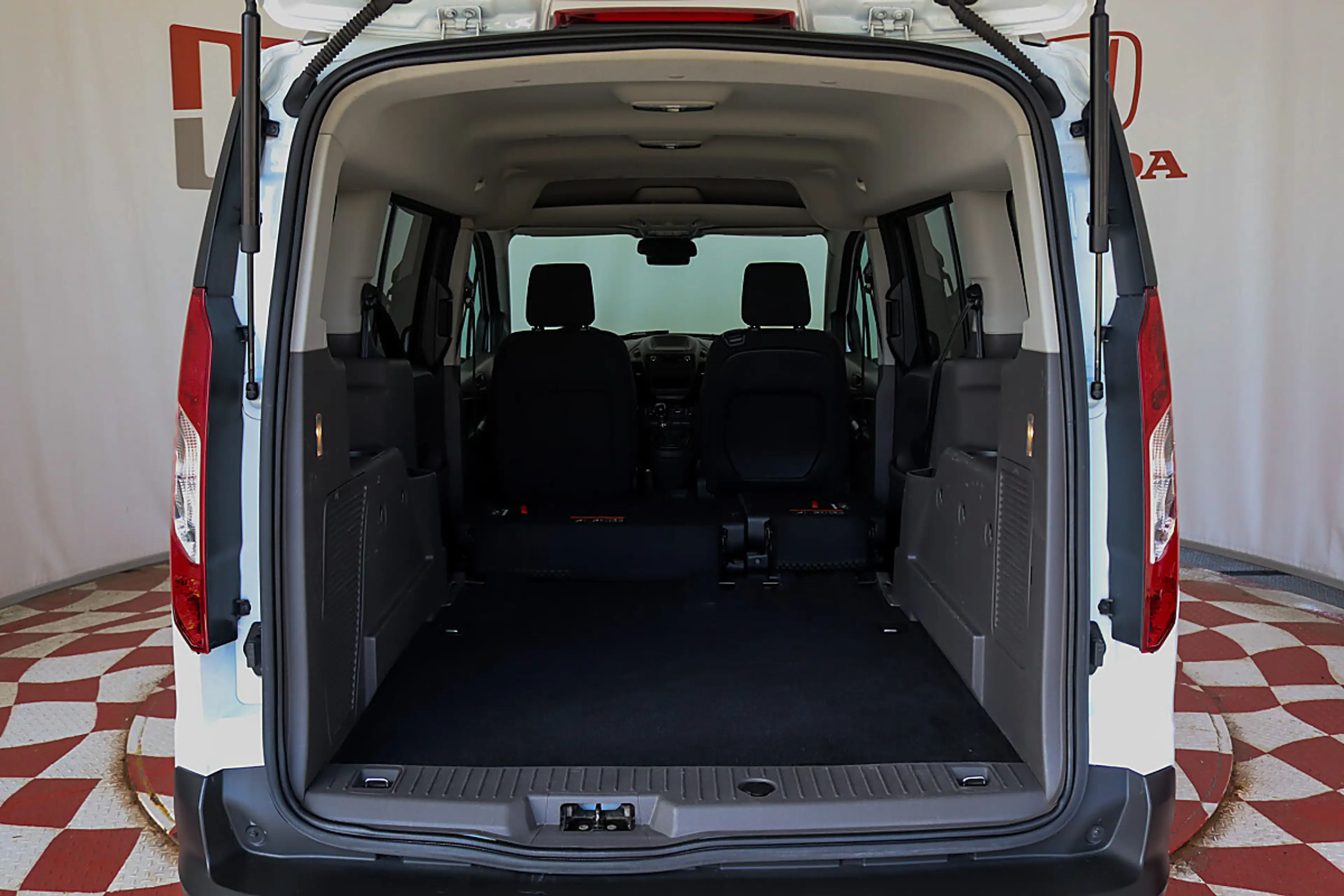Ford Grand Tourneo Connect L2 SEHR GEPFLEGT — photo 14