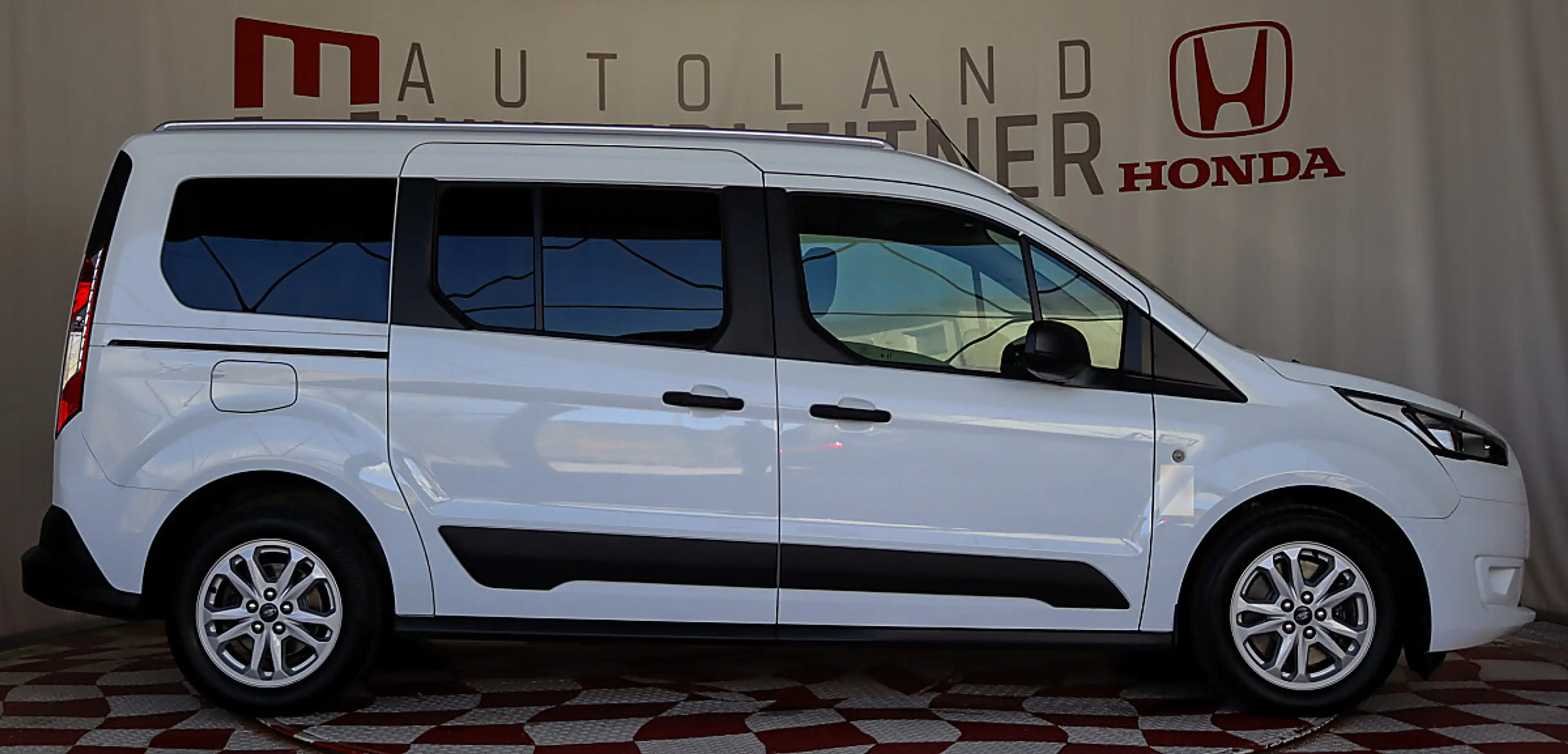 Ford Grand Tourneo Connect L2 SEHR GEPFLEGT — photo 8