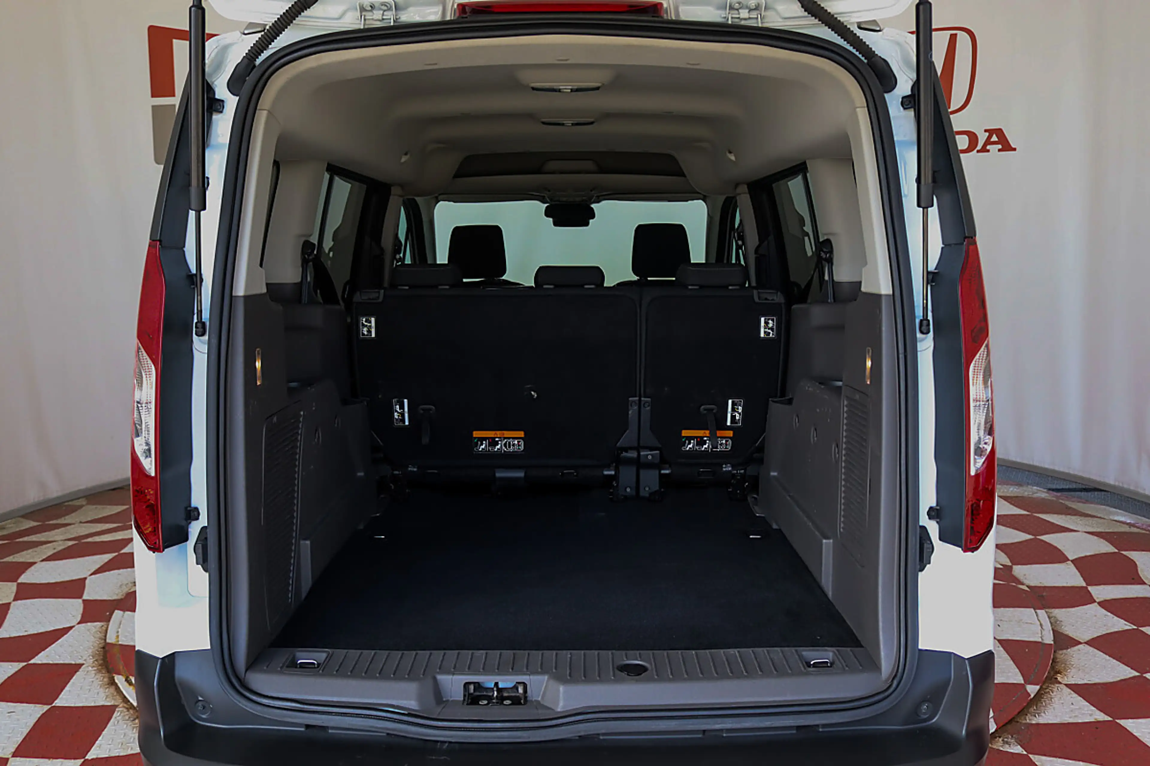 Ford Grand Tourneo Connect L2 SEHR GEPFLEGT — photo 13