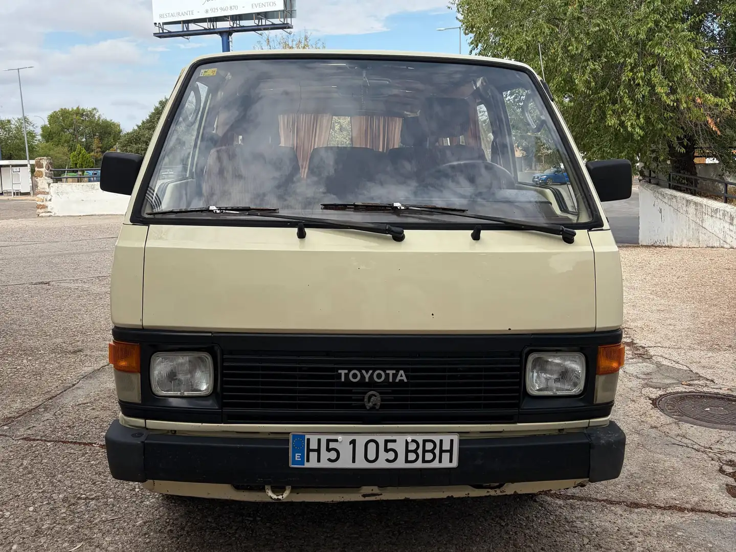 Toyota Hiace VLH51V Beige - 2