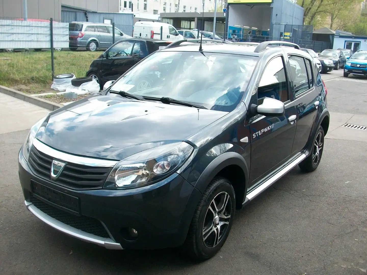 Dacia Sandero Stepway 1.6*Klima*Navi*PDC*Euro5* Grau - 1