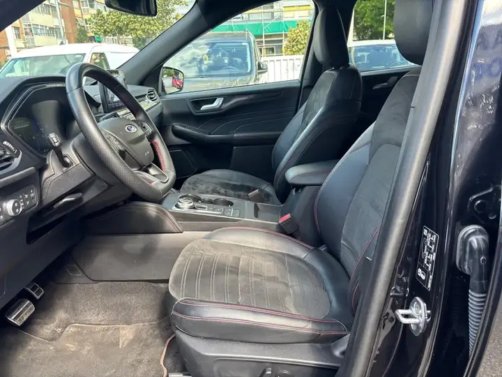 Ford Kuga 2022, foto 8