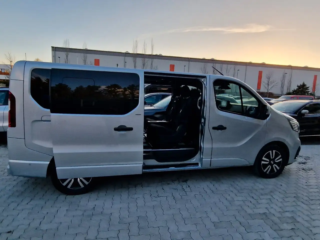 Renault Trafic Kamera, 7 Sitze, Spaceclass 30