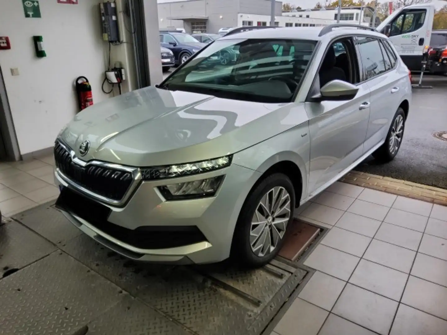 Skoda Kamiq 1.0 TSI Clever LED/Einparkhi/Bolero Silber - 2