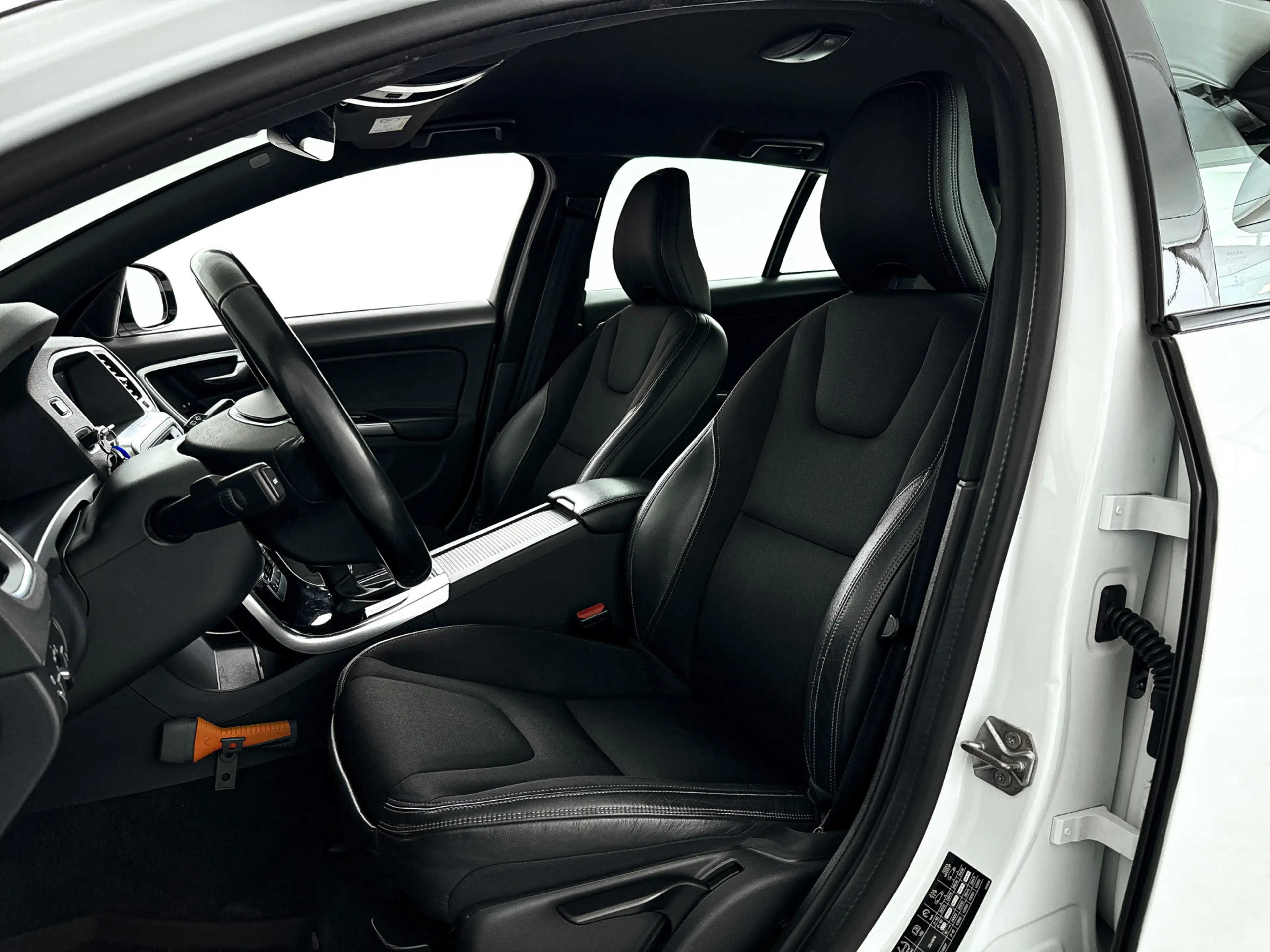 Volvo V60 Cross Country 2.0 D3 Polar+ | Parkeersensoren achter | Stoelverw — photo 6
