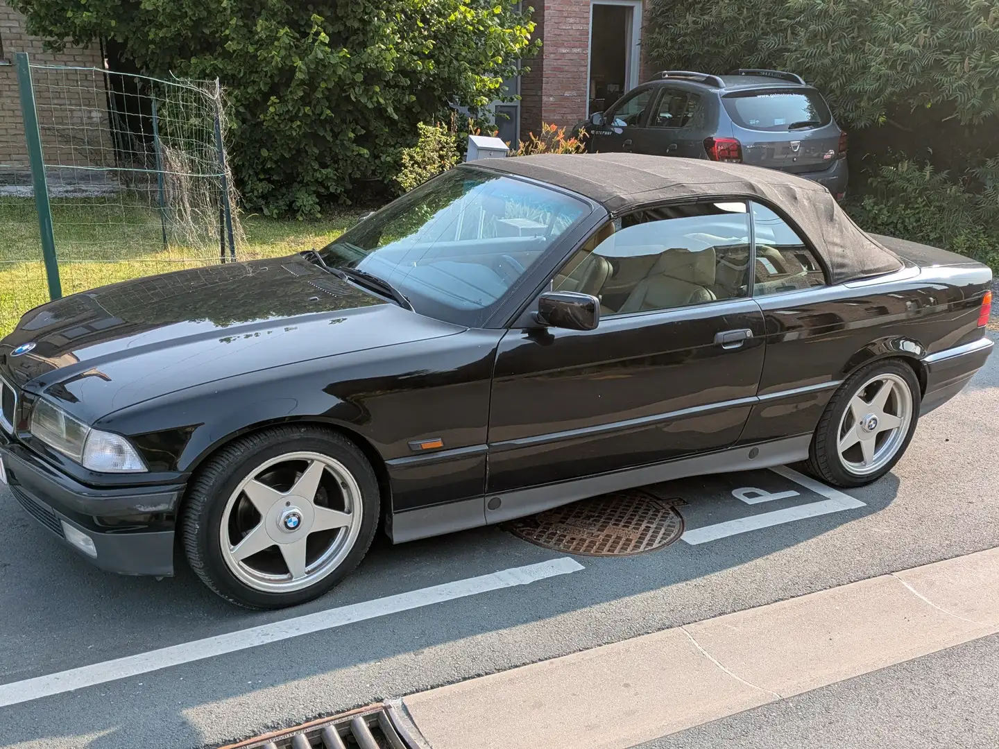 BMW 318 318i Noir - 1