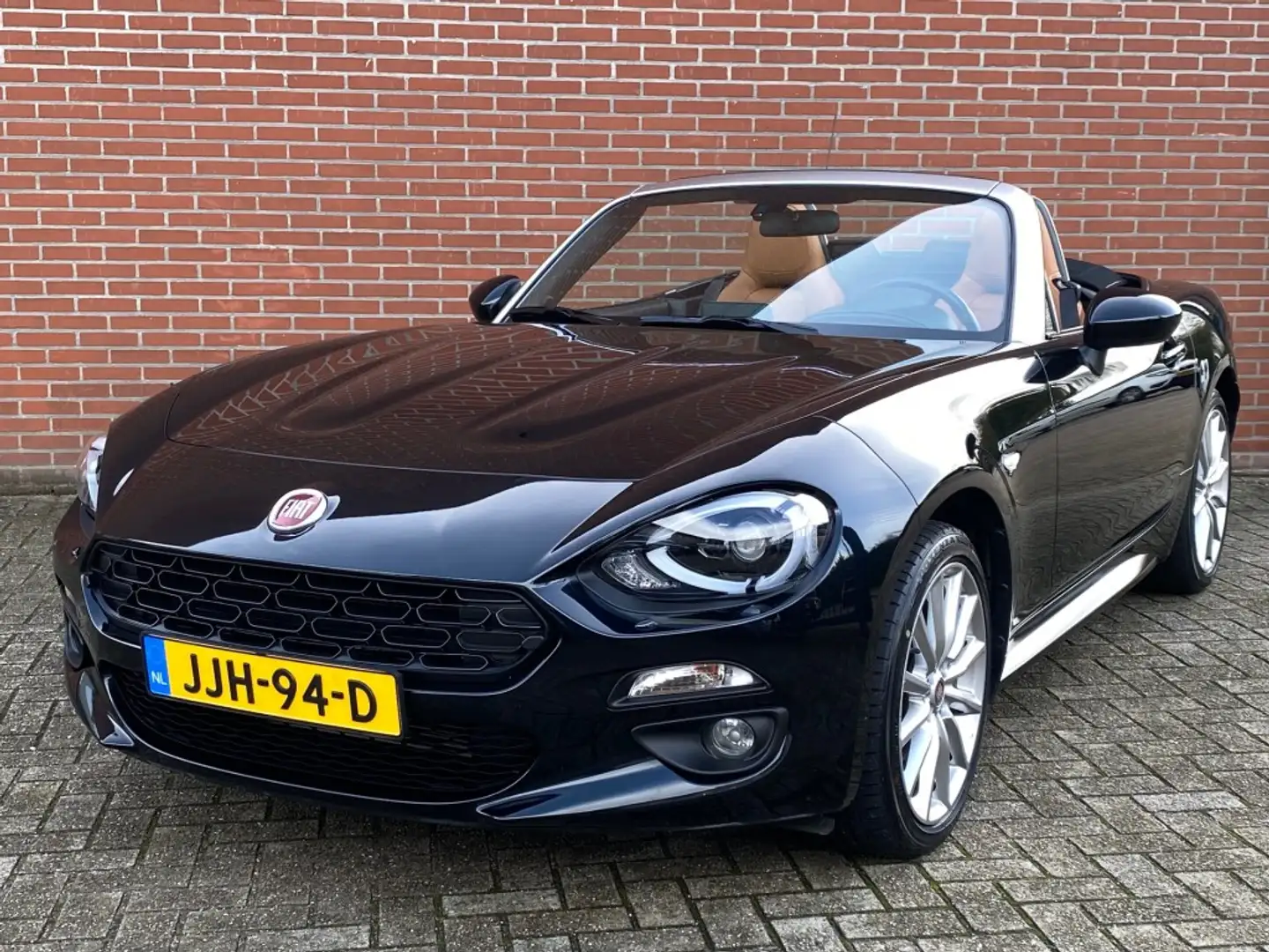 Fiat 124 Spider 1.4 M-AIR T LUSSO AUTOMAAT NAV CRUISE CAMERA PDC L Noir - 2