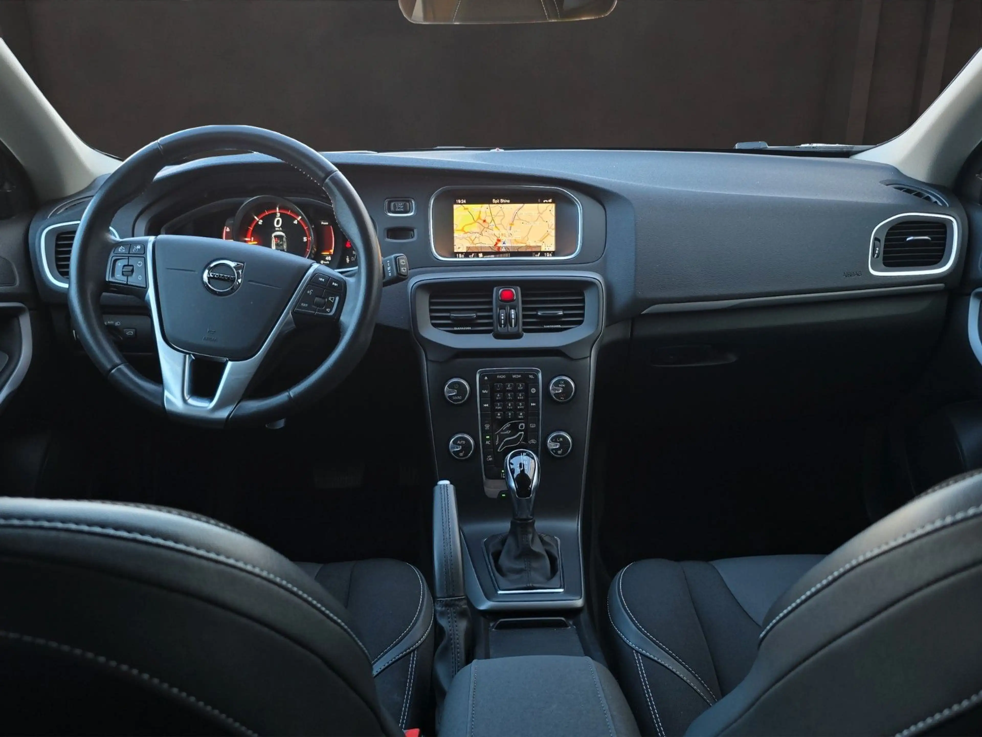Volvo V40 Momentum /Cam/PDC/ACC/Navi/Spurhlt. — photo 12
