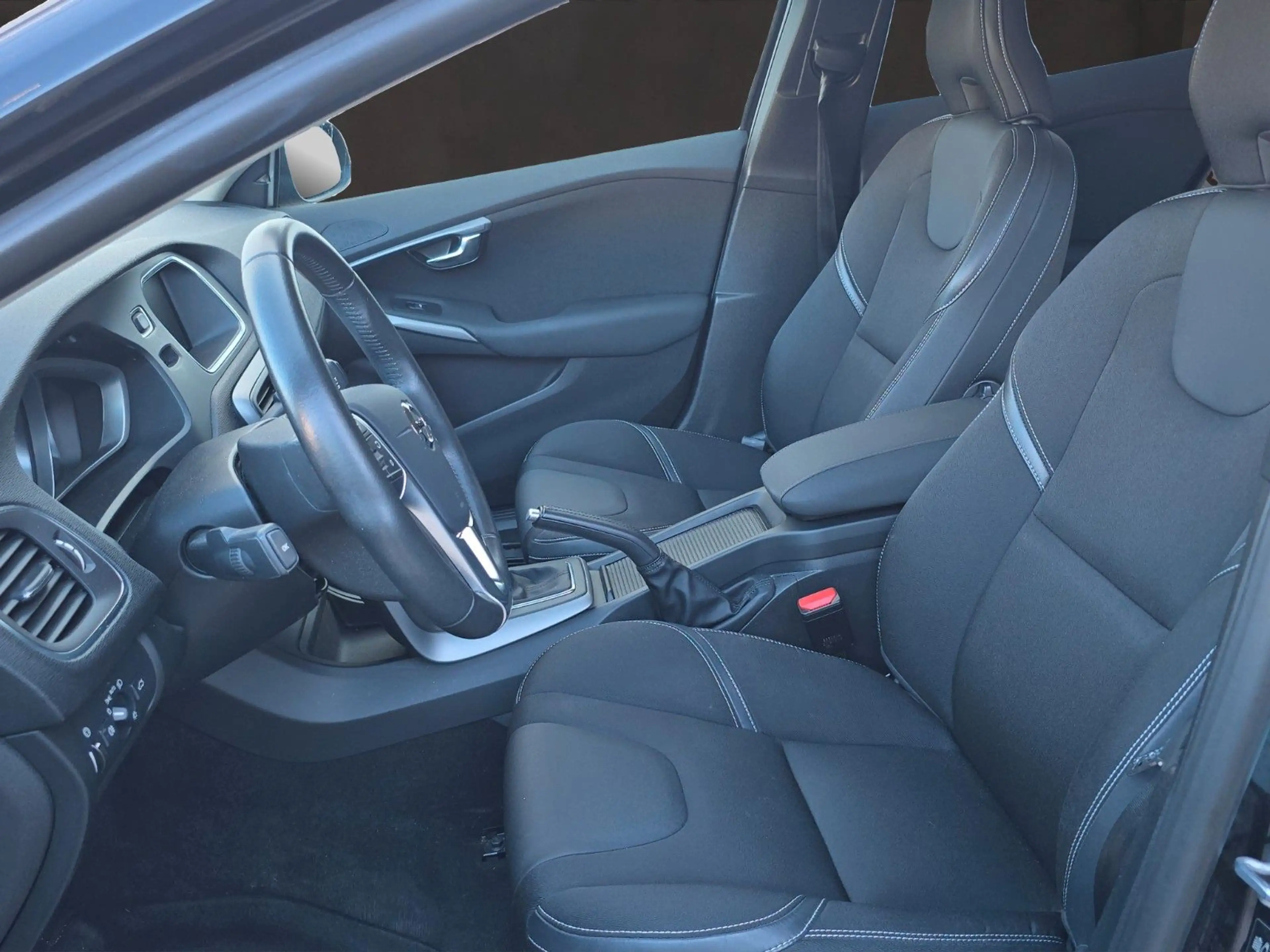 Volvo V40 Momentum /Cam/PDC/ACC/Navi/Spurhlt. — photo 9