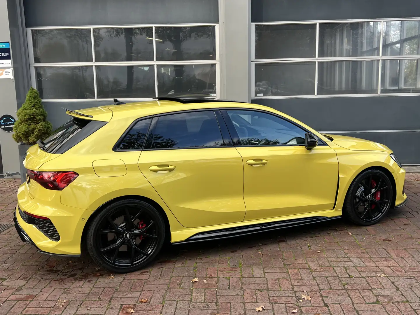Audi RS3 A3 Sportback 2.5 TFSI quattro 400PK Verlengde fabr Jaune - 2