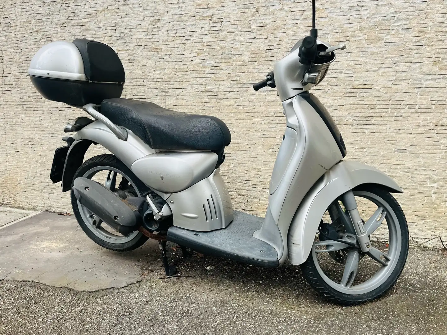 Aprilia Scarabeo Scarabeo 100CC 4T Argintiu - 1