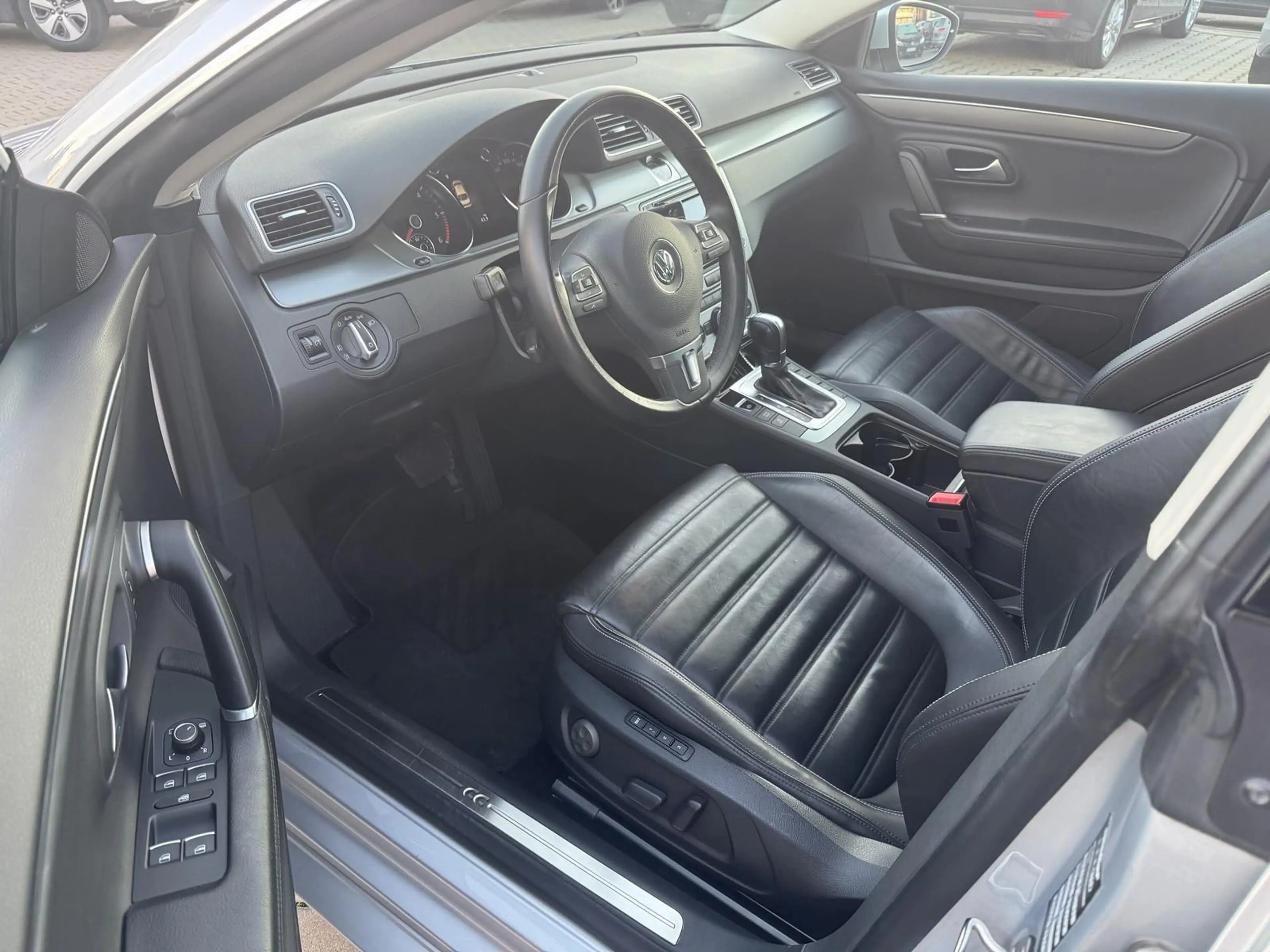 Volkswagen CC 2,0 TDI NEU.ZAHNR./BI-XENON/PAN. DACH/SHZ/PDC+KAME — photo 12
