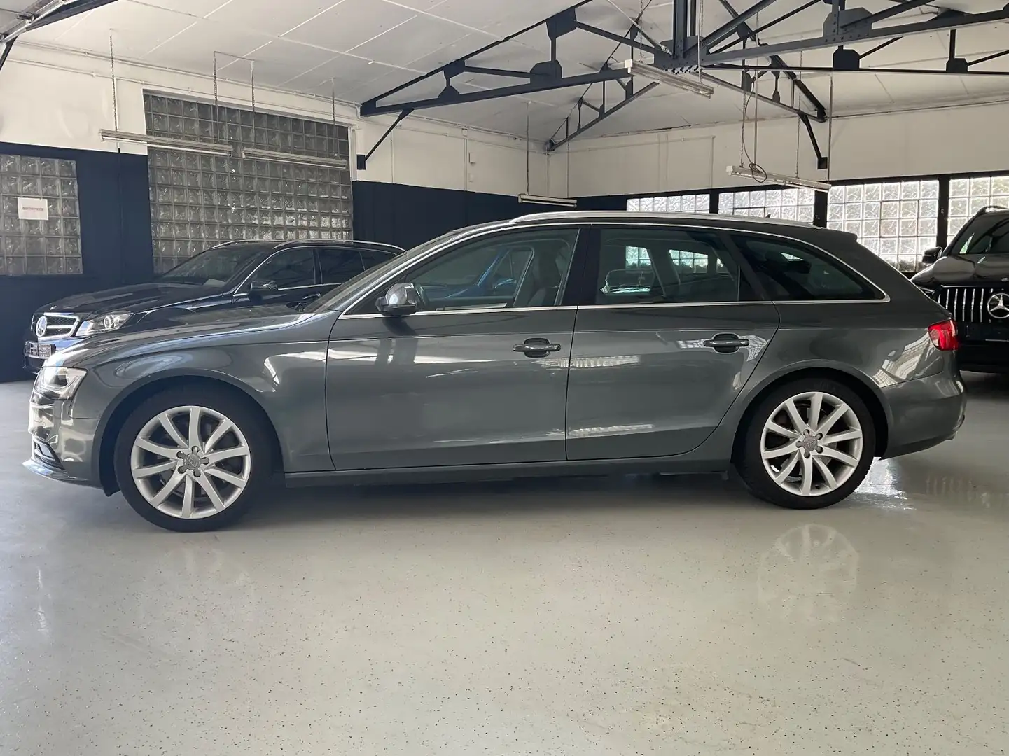 Audi A4 Avant Ambition quattro Grau - 2