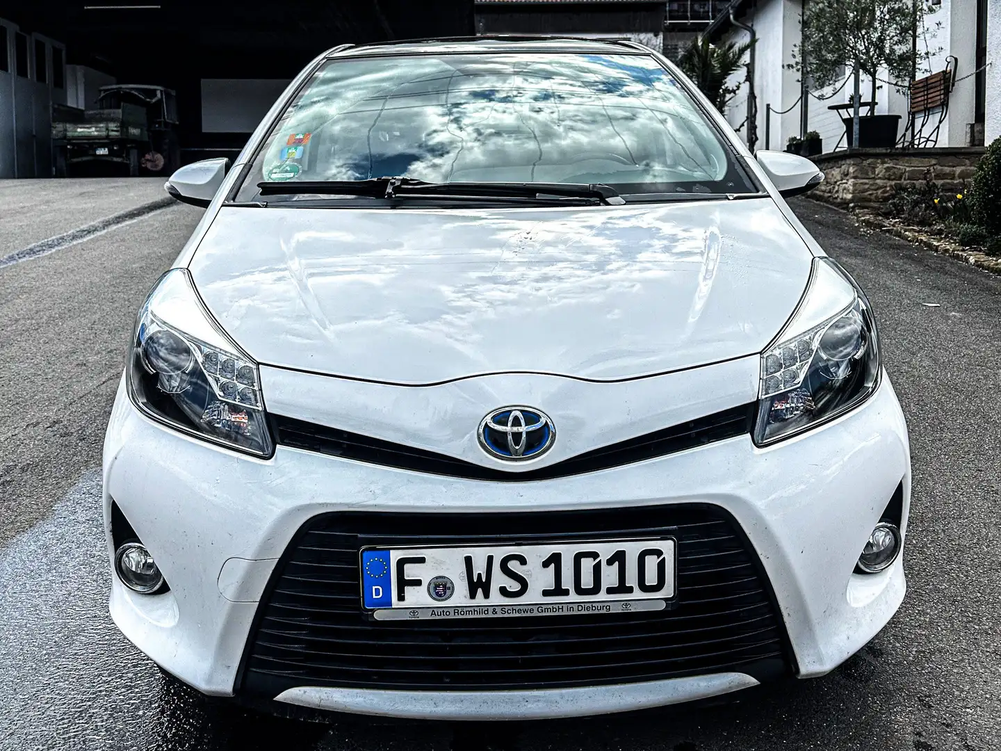 Toyota Yaris Yaris Hybrid 1.5 VVT-i Club Weiß - 2