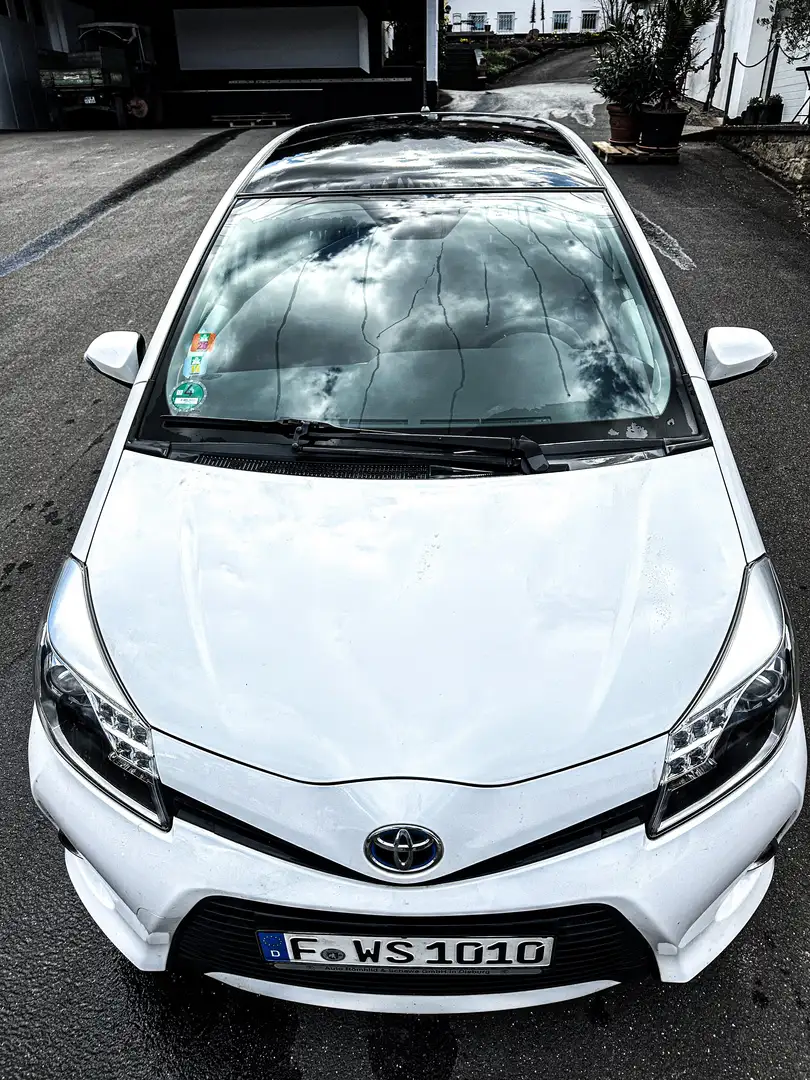 Toyota Yaris Yaris Hybrid 1.5 VVT-i Club Weiß - 1