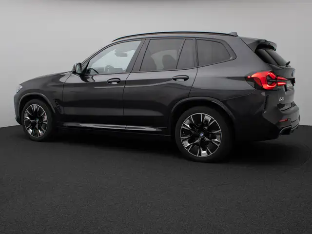 BMW X3 view 10