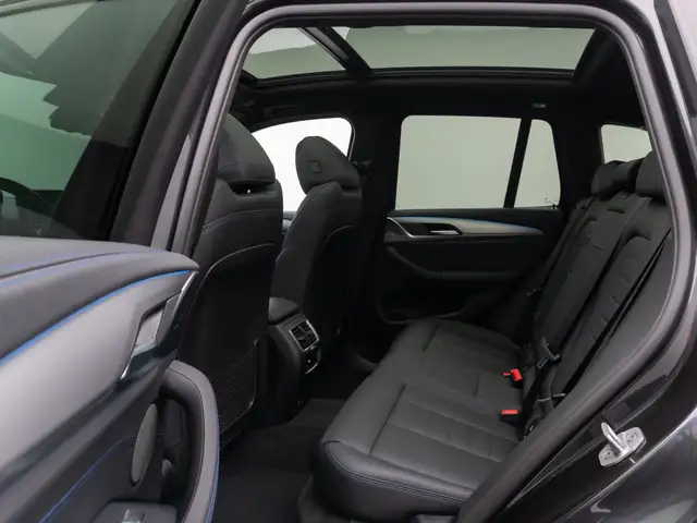 BMW X3 view 25