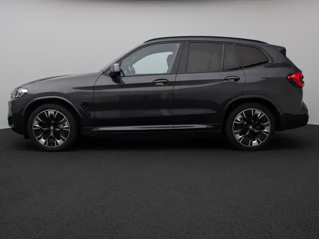 BMW X3 view 11