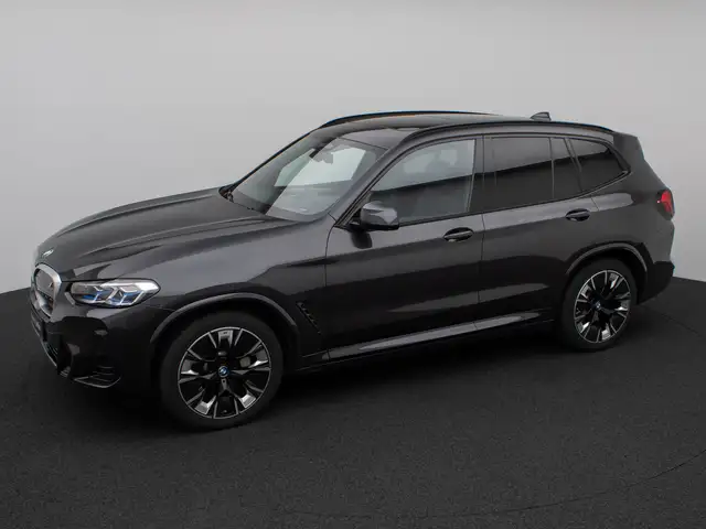 BMW X3 view 12