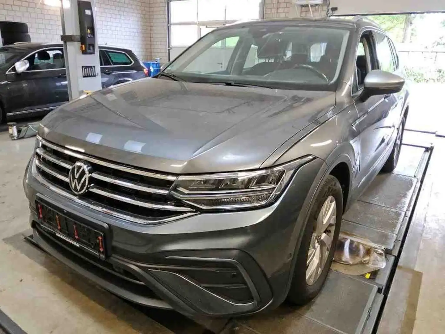 Volkswagen Tiguan Allspace 2.0 TDI Life*7-S*HEAD-UP*DSG* Grijs - 2
