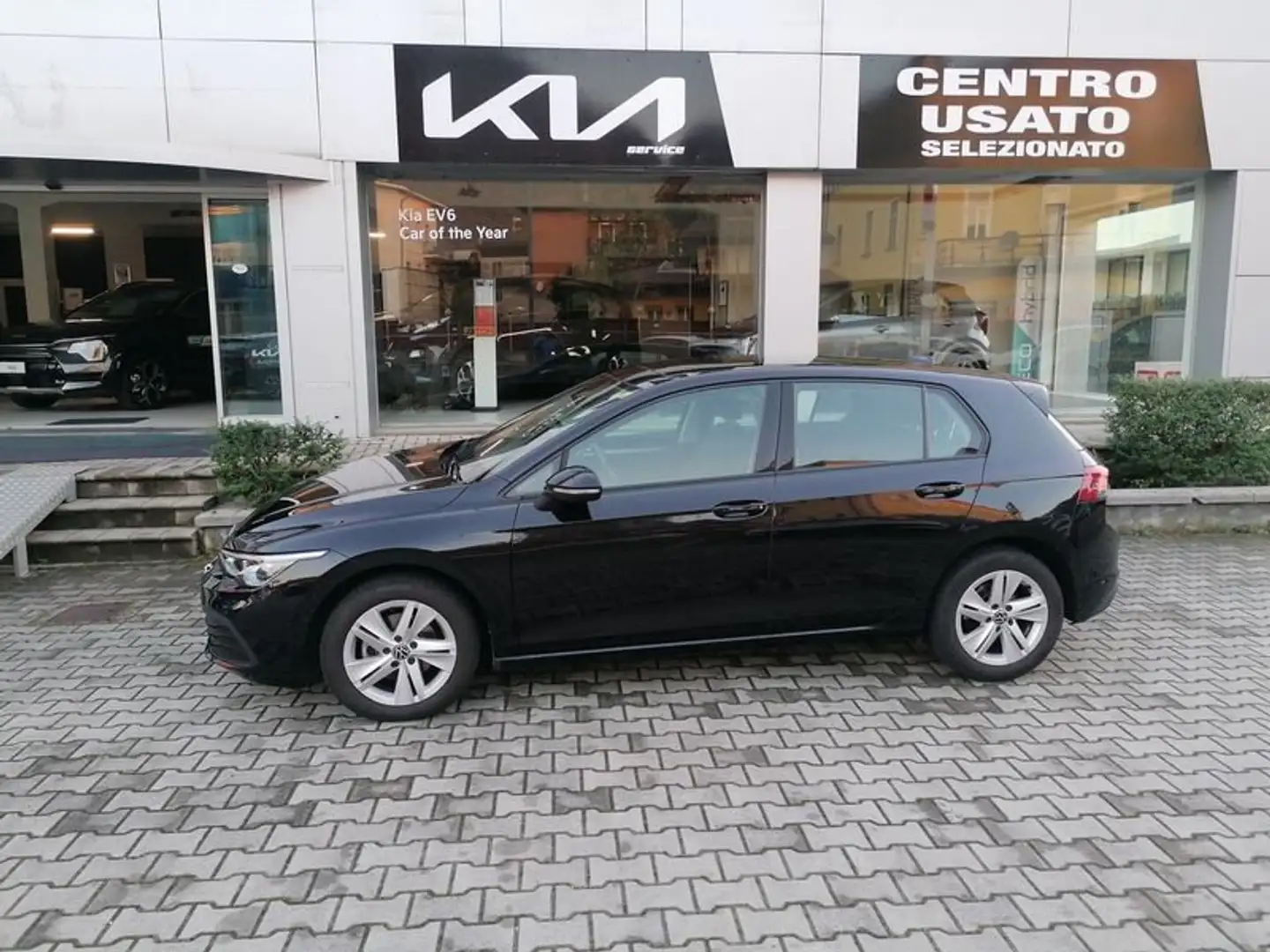 Volkswagen Golf 1.5 eTSI 130 CV EVO ACT DSG Life Nero - 2