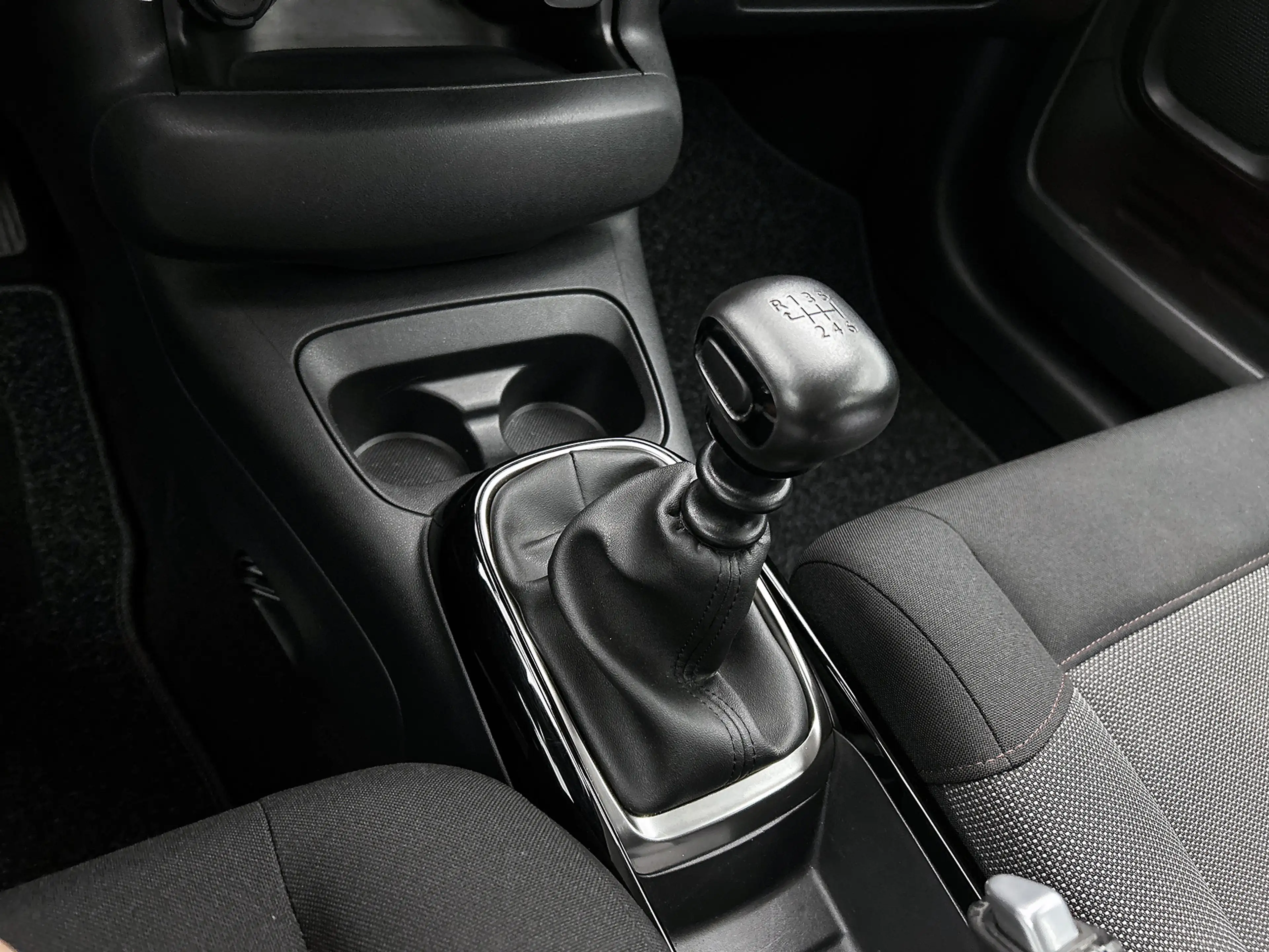 Citroen C4 Cactus 1.2 PureTech Business CarPlay, Navi — photo 14